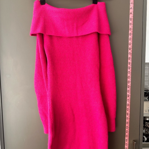 NWT Off-the-shoulder Bodycon Knit Mini Dress Barbie Margot Robbie Wolf of Wall - Picture 8 of 9